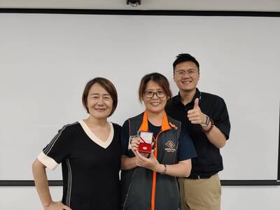 114年5月壽星慶生及頒發服務金幣11圖片