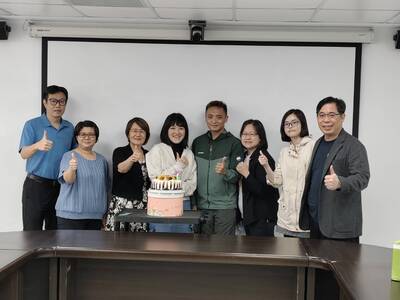 114年5月壽星慶生及頒發服務金幣2圖片