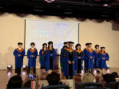 畢業伸展台-學位袍走秀-5圖片