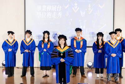 畢業伸展台-學位袍走秀-13圖片