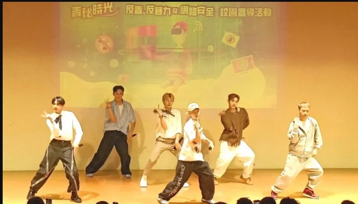 原子少年出席長庚科大反毒反暴力,並帶來熱情的歌舞表演圖片