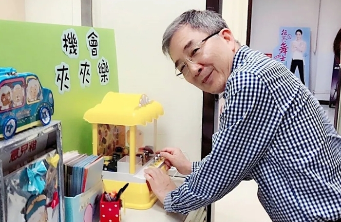 樓迎統校長參加夾夾樂抽獎活動圖片