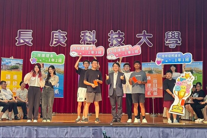 長庚科大副校長黃聰龍出席嘉義校區新生典禮,為同學們帶來勉勵圖片