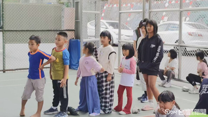 規劃陪伴人和部落兒童一起玩遊戲