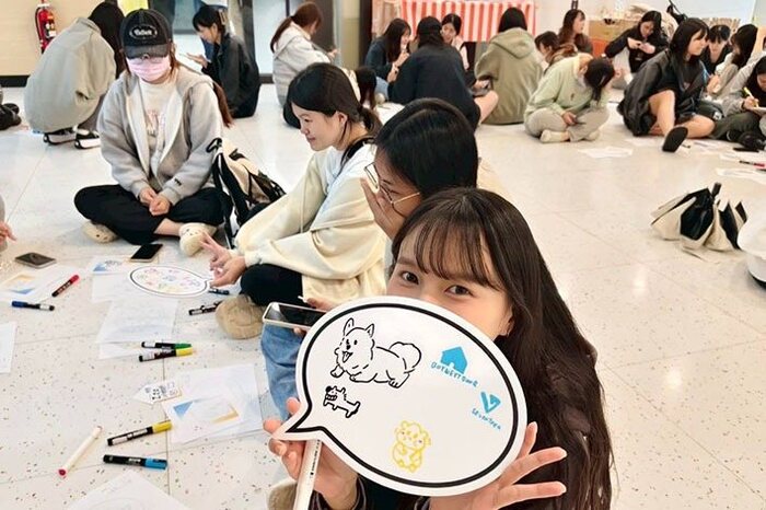 學生參與共創活動，以「對話框」展現個人創意與幸福氛圍