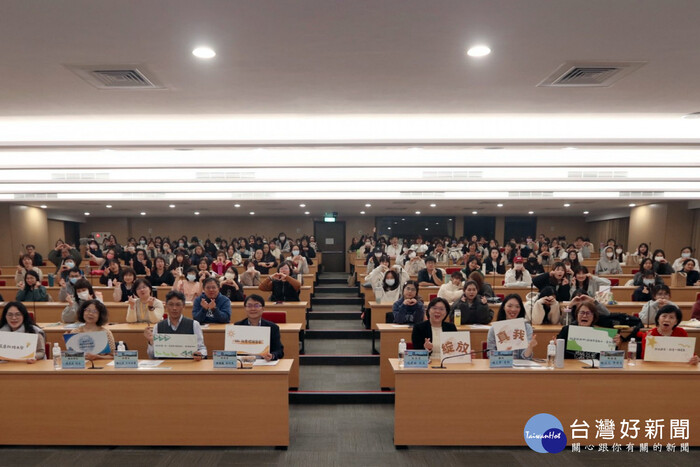 楊元寧與長庚科大師生大合照